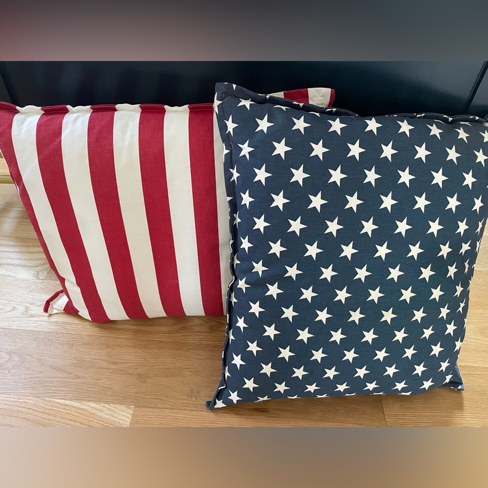 2 outdoor pillows : one is Red/White Striped, second blue with white Stars